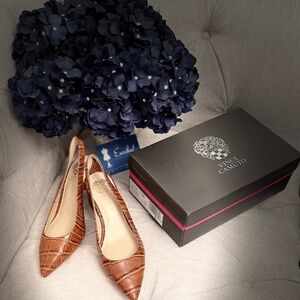 Size 10 NEW in BOX Vince Camuto Croc Heels